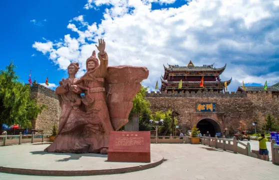 松潘古城松潘古城至九寨溝單程接駁車大小同價