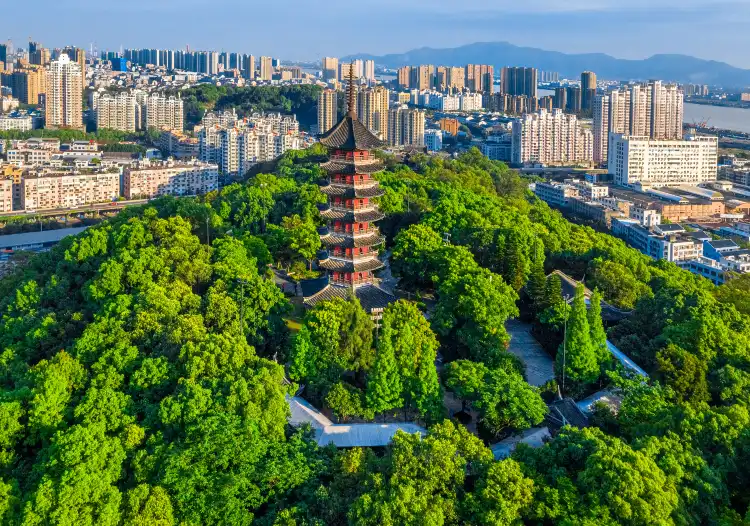 Hotels near Longshan Park