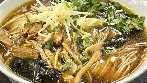 Xingfu Wangyuelou Old‑Noodle House (South Zhongshan Road Branch) in ฉางสู่