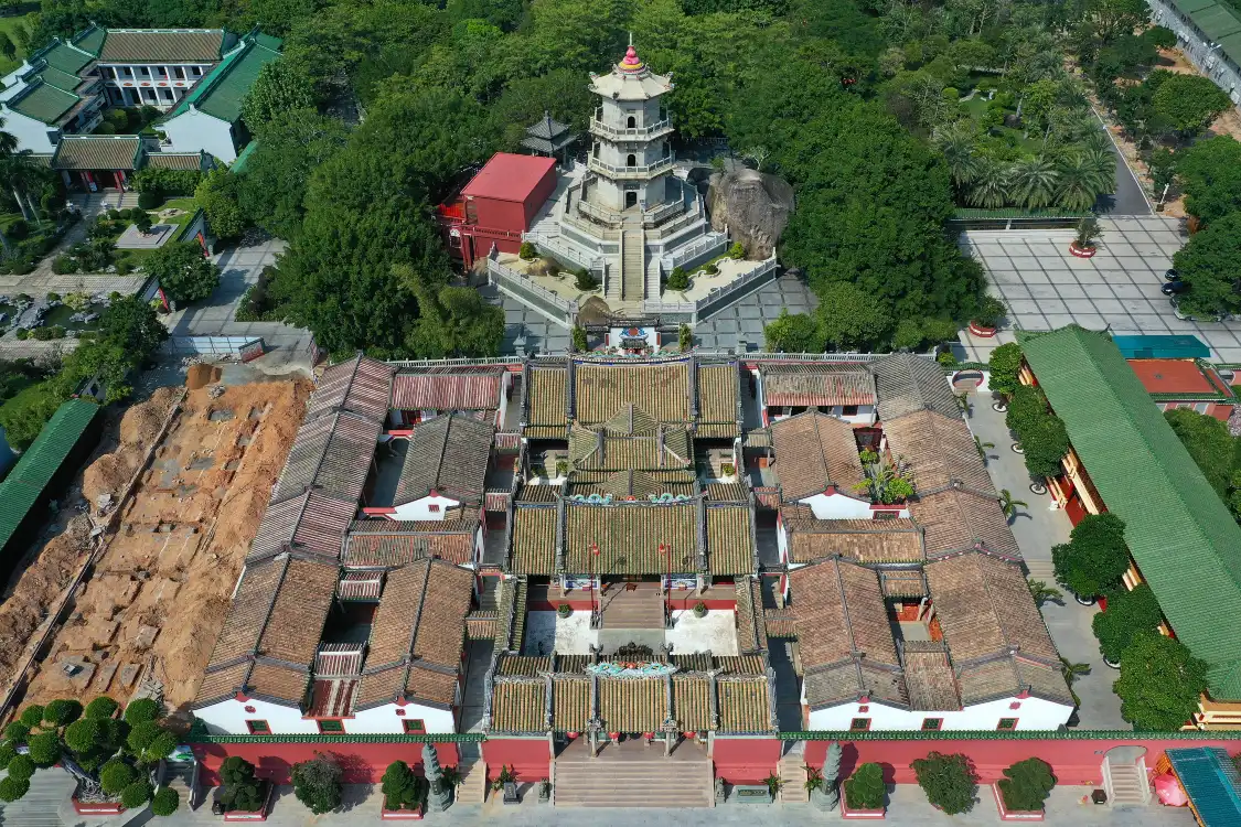 Hotels near Yuanshan Temple