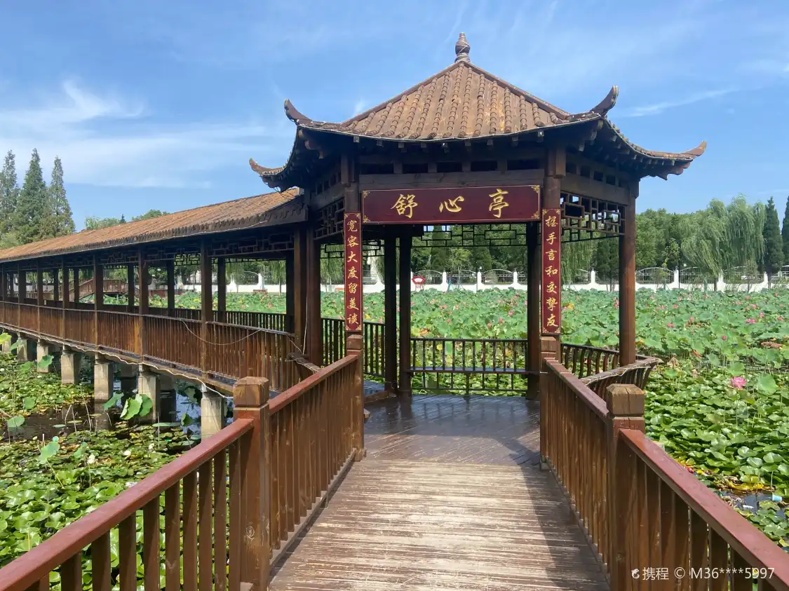 Hotels near South Lake Park