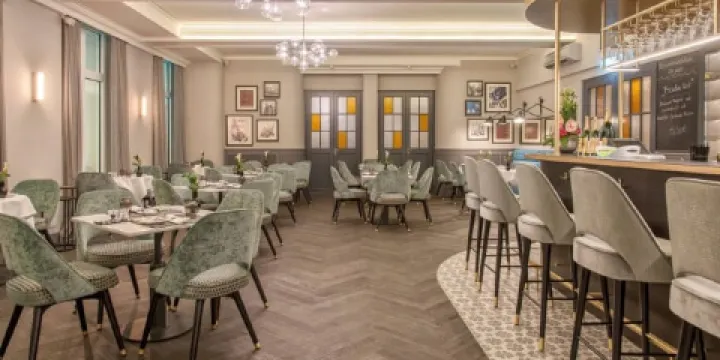 Petit Plaisir - Bistro & Brasserie