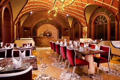 Zhongzhouhuangguanjiarijiudian·zonglvgezizhu Restaurant