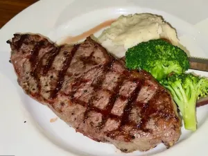 VIEUX-PORT STEAKHOUSE
