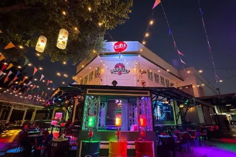 Tha Chang Cafe