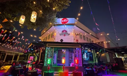 Tha Chang Cafe