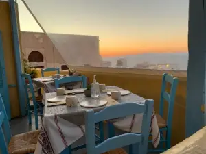 Roka Oia