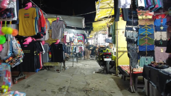 Senggol Night Market