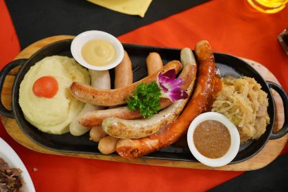 SHEN DE LE JIA YOU ZHAN XI CAN TING