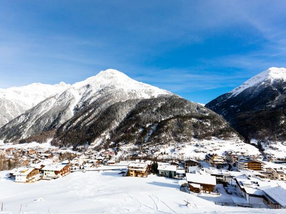 Zhegushanzirangongyuan Ski Field