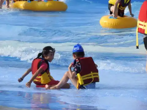 Hotels near Jinjiang Water World