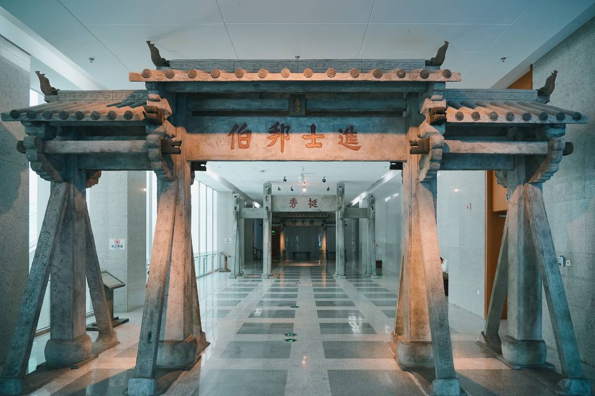 5. Explore Hainan's cultural heritage through exhibits
