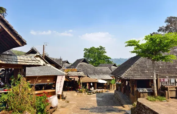 景邁山翁基古寨采雲谷茶莊