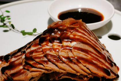 DONG GUAN FEAST HOUSE