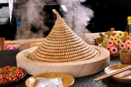 阿妈野生菌土鸡腊排骨·蒸汽石锅鱼