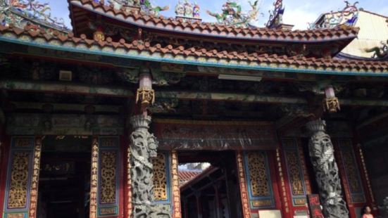 大天后宮位於台南市中西區，為主祀媽祖的道教廟宇。該廟宇前身本