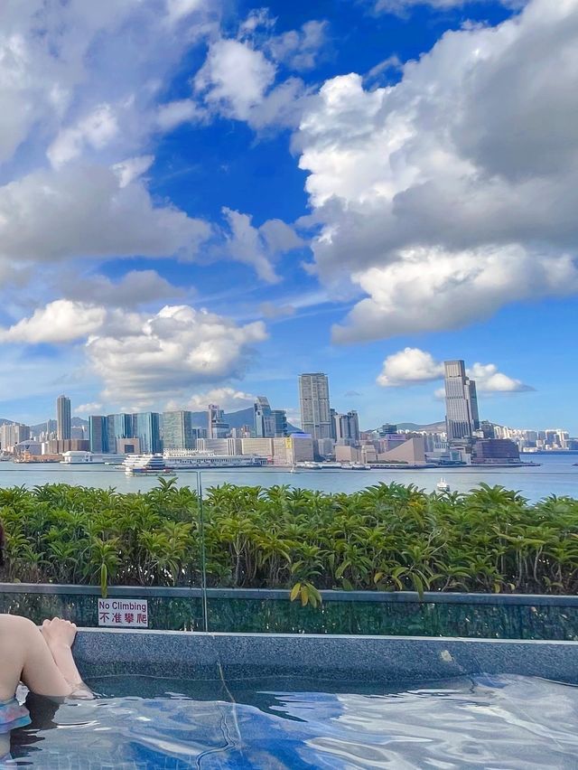 人氣酒店的無邊際泳池