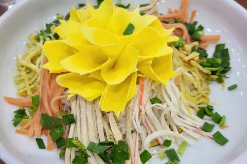 LuoYang ZhenBuTong Restaurant (ZhongZhou East Road)
