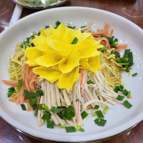 LuoYang ZhenBuTong Restaurant (ZhongZhou East Road)
