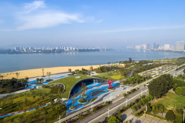 Khách Sạn suối nước nóng Tại Tương Dương