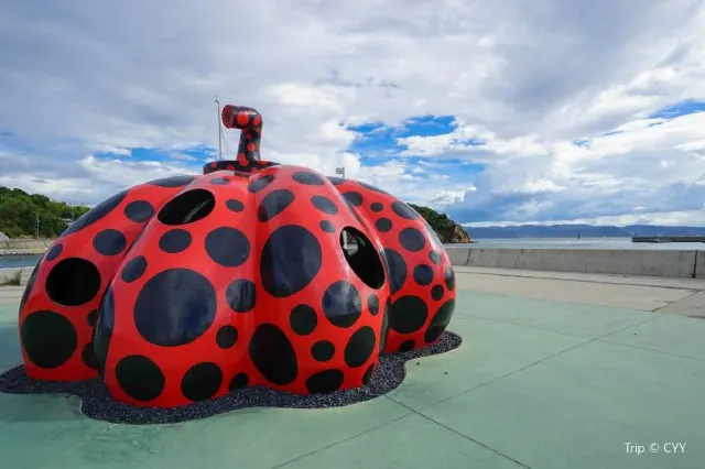 草間彌生のアート作品をめぐる旅へ~おすすめスポット一覧~