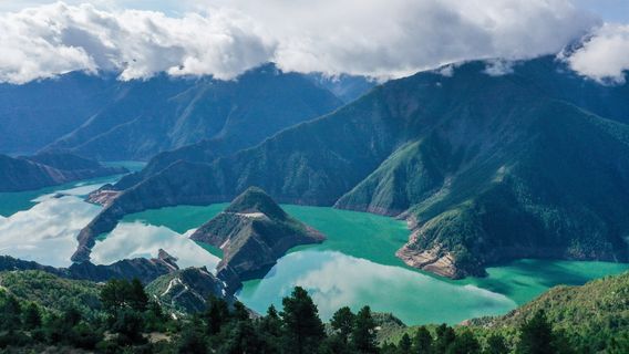 Tianlong Lake Scenic Area