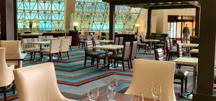 Solarium Kitchen and Bar
