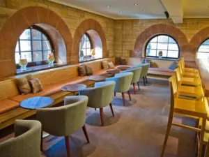 amber RESTAURANT & WHISKY BAR