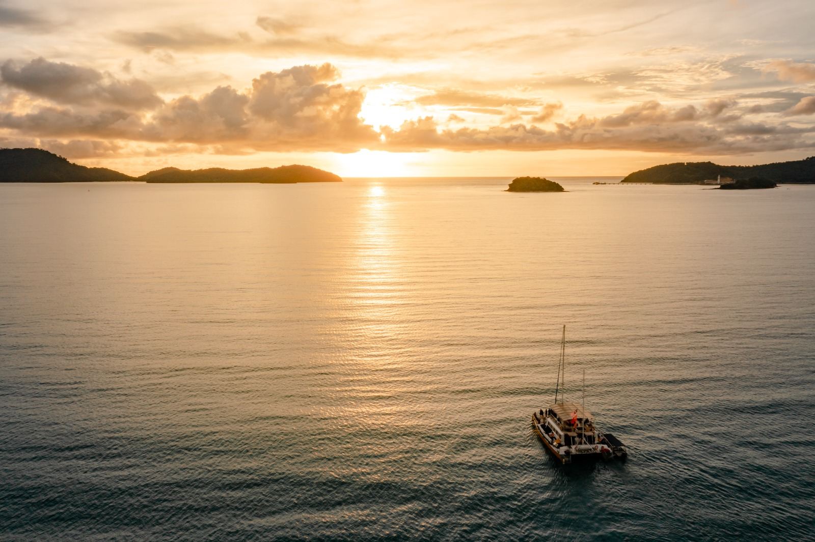浮羅交怡VIP跳島遊濕米島+巨獅島+夕陽巡遊落日遊艇一日遊