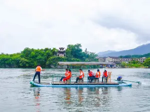 Taohua Pond 10℃ Bamboo Rafting