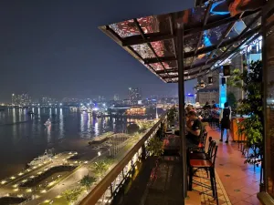 Breeze Sky Bar