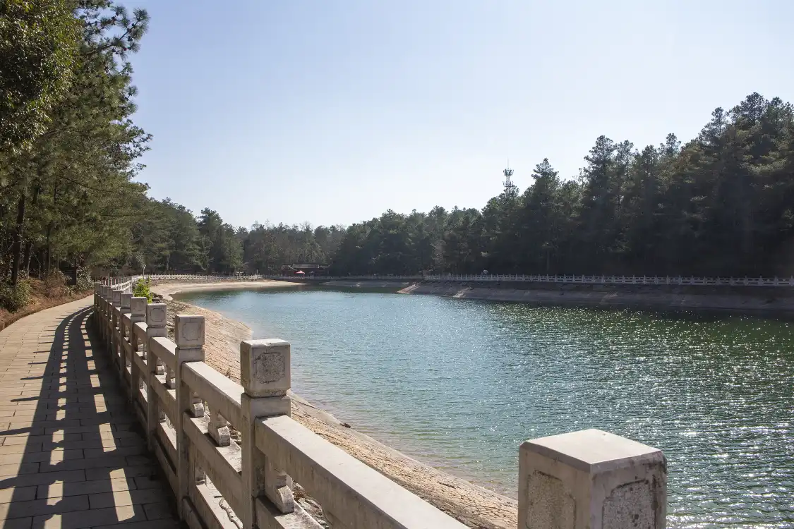 Hotels near Lion Mountain Tourist Area