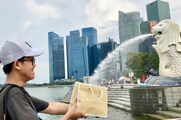 VisitSingapore - Housed in a Crystal Pavilion floating on the glistening  waters of Marina Bay, this Louis Vuitton outlet is nothing less than  spectacular. 📍: Louis Vuitton (MBS) 📷: @yudhisa_putra
