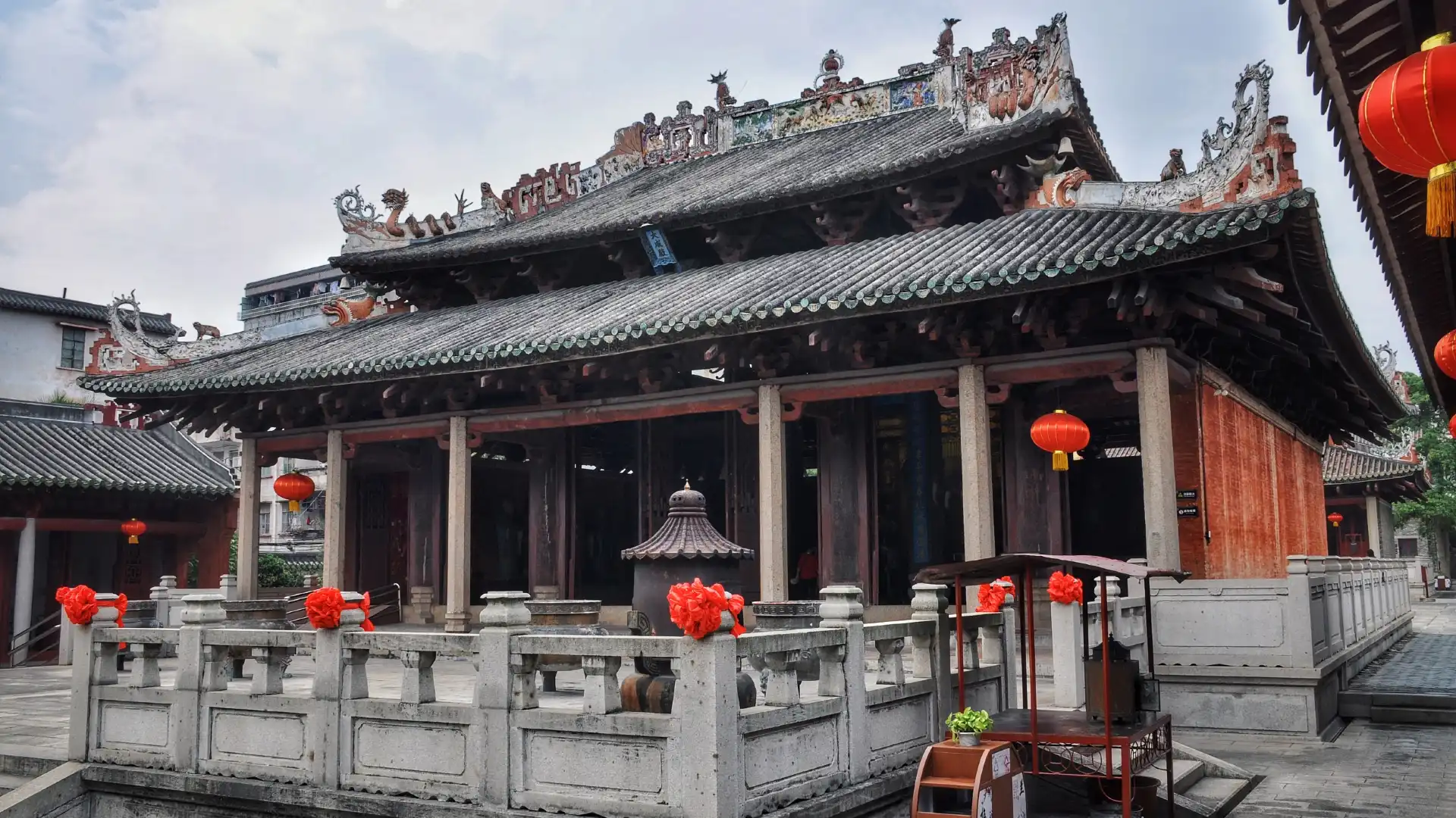 Hotels near Deqing Palace