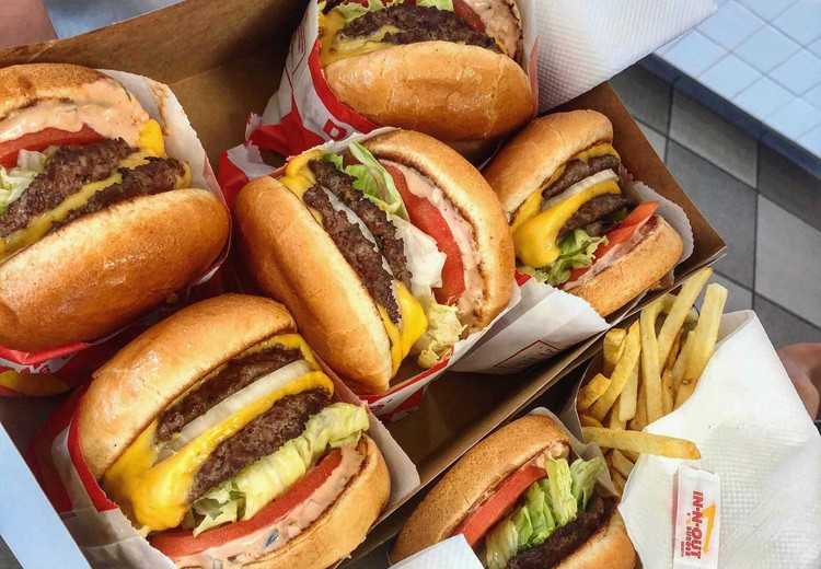 イン・アンド・アウト・バーガーのおすすめメニュー・口コミ・営業情報