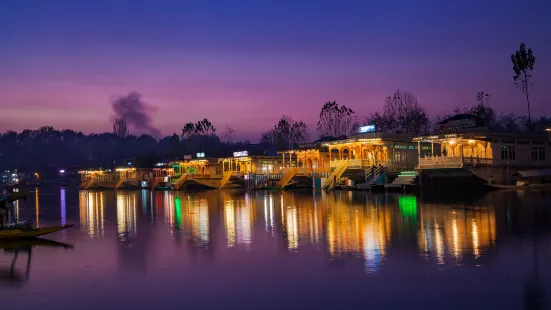 Dal Lake