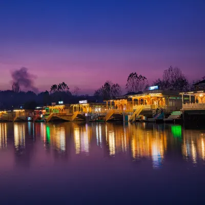 Hotels near Dal lake