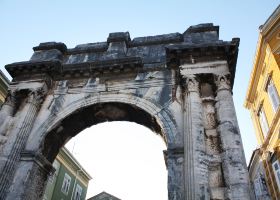 Brindisi to Pula Flights