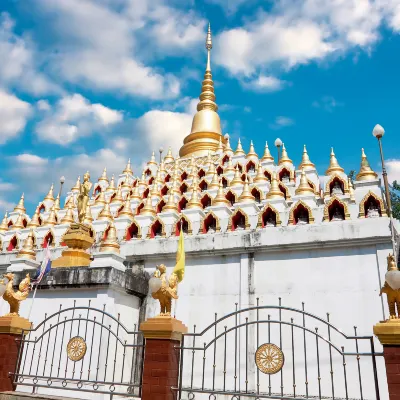 Отели рядом с достопримечательностью «Wat Mani Phraison»