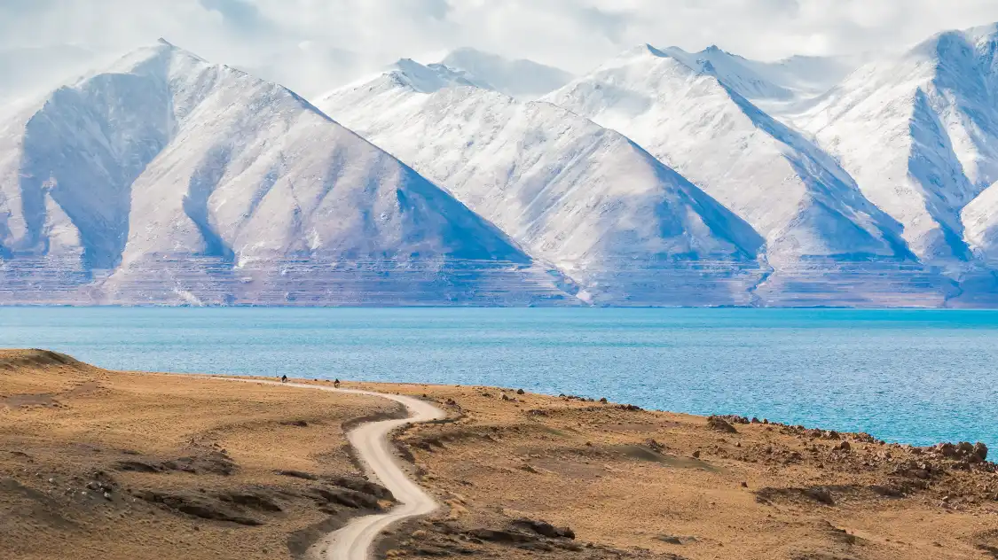 Hotels near Daguo Snow Mountain