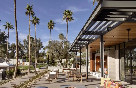 Weft & Warp Art Bar + Kitchen