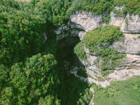 地洞河天坑