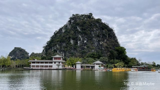 Red Lotus and Waterside Pavilion Scenic Spot