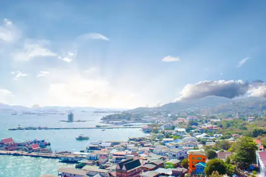 Ko Si Chang Island附近的飯店