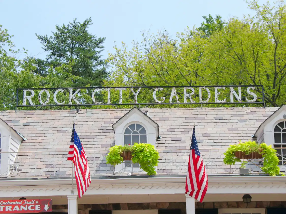 Rock City Gardens附近的飯店