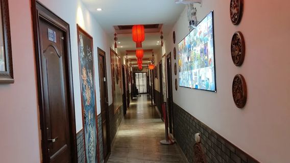 Dongtang Hot Spring · Beside the Water