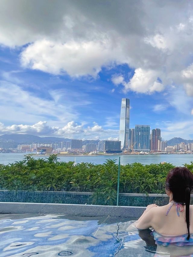 人氣酒店的無邊際泳池