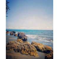 A wide clean sand hampers Grajagan