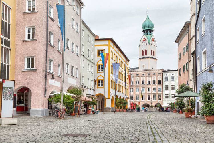 Compare 5 airports near Rosenheim
