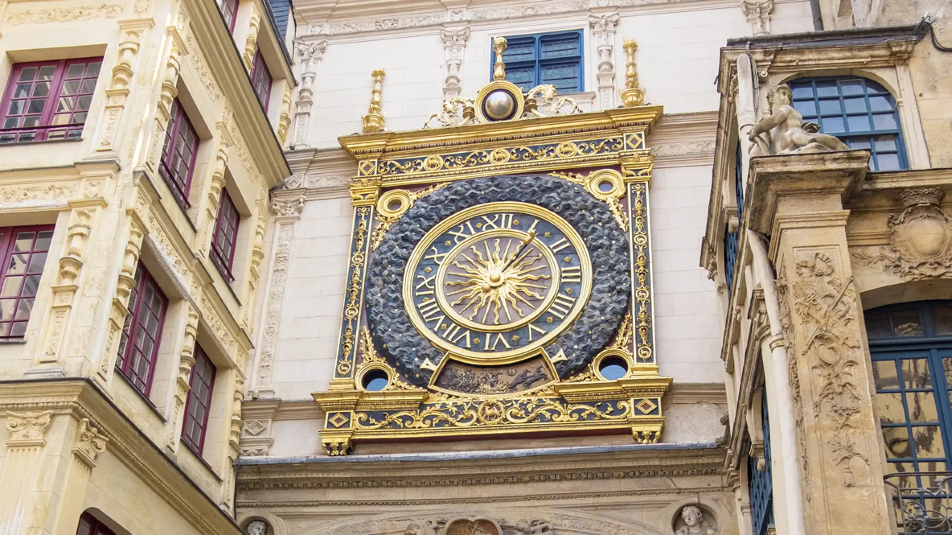 Hotels near Gros Horloge